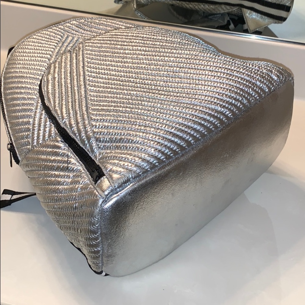 Silver backpack - Picture 5 of 5